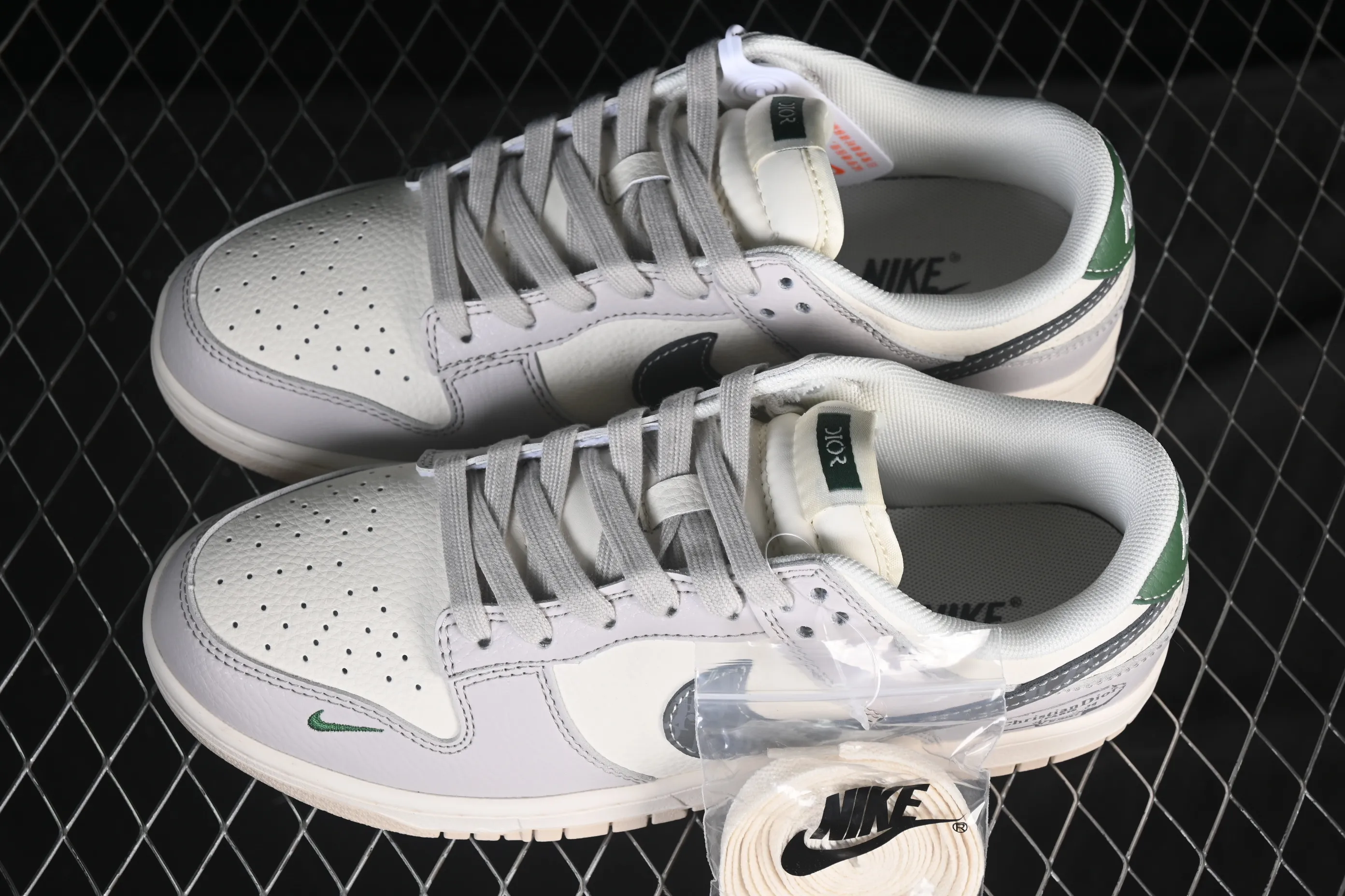 All Categories Nk SB Dunk Series Nk SB Dunk Low High-end Customized Low-top Shoes Nike SB Dunk Low Dior Co-branded Gray Green Tail Anniversary High-end Customized Low-top Casual Shoes ZH2588-276